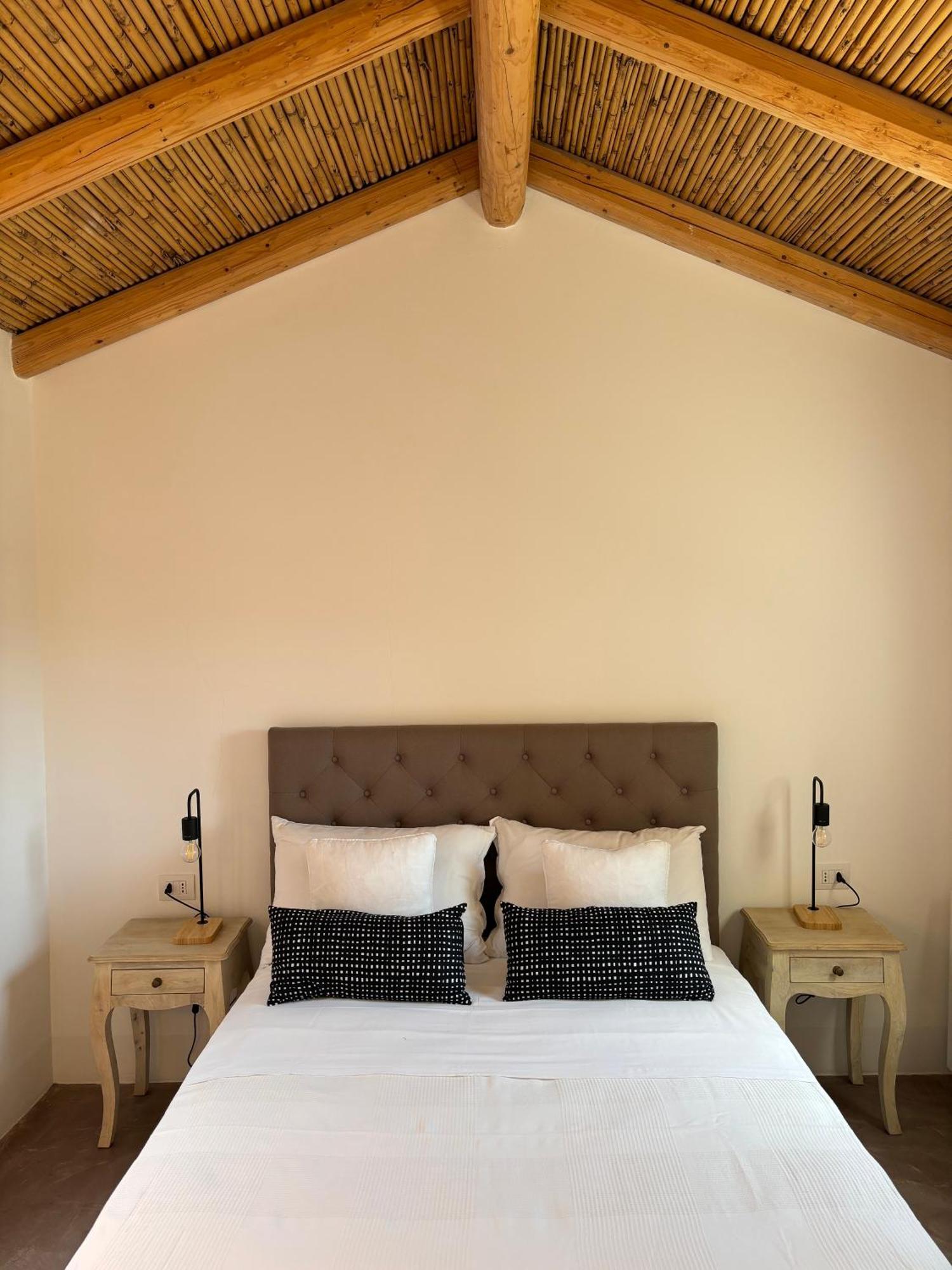 לצ'ה Alora Boutique Suites מראה חיצוני תמונה